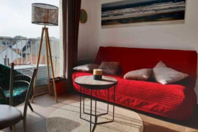 Bright apartment near the sea